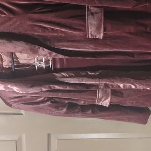 2piece velvet set it really pretty